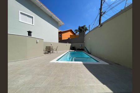 Casa de condomínio à venda com 170m², 3 quartos e 2 vagas Casa de condomínio à venda com 170m², 3 quartos e 2 vagasÁrea comum - Piscina