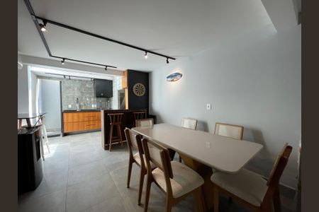 Casa de condomínio à venda com 170m², 3 quartos e 2 vagas Casa de condomínio à venda com 170m², 3 quartos e 2 vagasÁrea comum - Churrasqueira