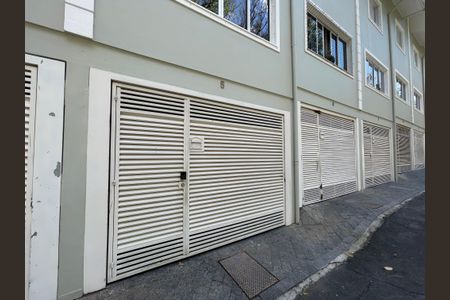 Casa de condomínio à venda com 170m², 3 quartos e 2 vagas Casa de condomínio à venda com 170m², 3 quartos e 2 vagasFachada