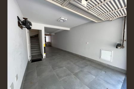 Casa de condomínio à venda com 170m², 3 quartos e 2 vagas Casa de condomínio à venda com 170m², 3 quartos e 2 vagasGaragem