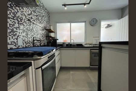 Casa de condomínio à venda com 170m², 3 quartos e 2 vagas Casa de condomínio à venda com 170m², 3 quartos e 2 vagasCozinha