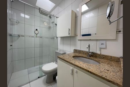 Casa de condomínio à venda com 170m², 3 quartos e 2 vagas Casa de condomínio à venda com 170m², 3 quartos e 2 vagasBanheiro da Suíte