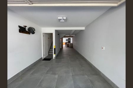 Casa de condomínio à venda com 170m², 3 quartos e 2 vagas Casa de condomínio à venda com 170m², 3 quartos e 2 vagasGaragem