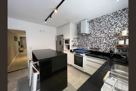 Casa de condomínio à venda com 170m², 3 quartos e 2 vagas Casa de condomínio à venda com 170m², 3 quartos e 2 vagasCozinha