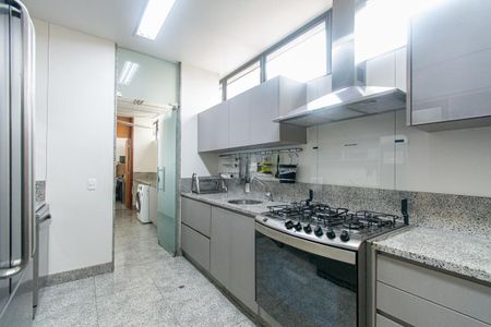 Apartamento à venda com 212m², 4 quartos e 3 vagas Apartamento à venda com 212m², 4 quartos e 3 vagasCozinha