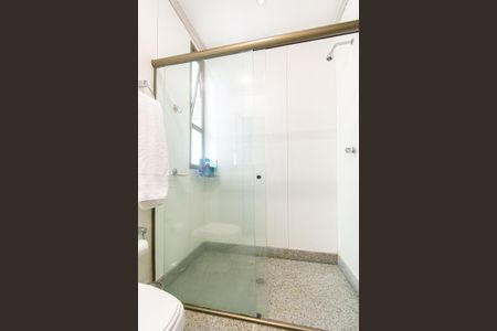 Apartamento à venda com 212m², 4 quartos e 3 vagas Apartamento à venda com 212m², 4 quartos e 3 vagasBanheiro da Suíte 2