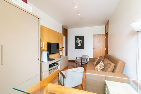 Apartamento à venda com 212m², 4 quartos e 3 vagas Apartamento à venda com 212m², 4 quartos e 3 vagasSala de TV