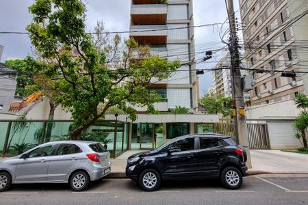 Apartamento à venda com 212m², 4 quartos e 3 vagas Apartamento à venda com 212m², 4 quartos e 3 vagasFachada