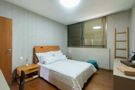 Apartamento à venda com 212m², 4 quartos e 3 vagas Apartamento à venda com 212m², 4 quartos e 3 vagasSuíte 1