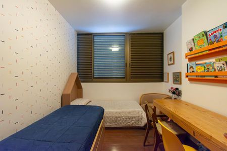 Apartamento à venda com 212m², 4 quartos e 3 vagas Apartamento à venda com 212m², 4 quartos e 3 vagasQuarto 1