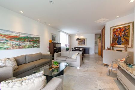 Apartamento à venda com 212m², 4 quartos e 3 vagas Apartamento à venda com 212m², 4 quartos e 3 vagasSala