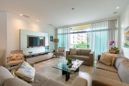 Apartamento à venda com 212m², 4 quartos e 3 vagas Apartamento à venda com 212m², 4 quartos e 3 vagasSala