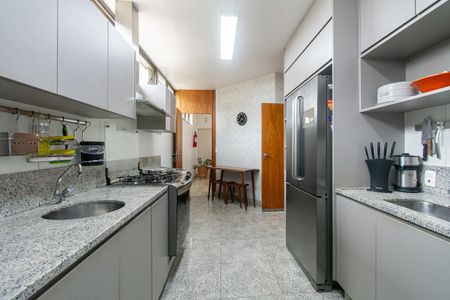 Apartamento à venda com 212m², 4 quartos e 3 vagas Apartamento à venda com 212m², 4 quartos e 3 vagasCozinha
