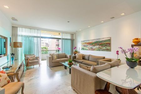 Apartamento à venda com 212m², 4 quartos e 3 vagas Apartamento à venda com 212m², 4 quartos e 3 vagasSala