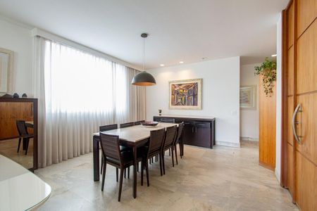 Apartamento à venda com 212m², 4 quartos e 3 vagas Apartamento à venda com 212m², 4 quartos e 3 vagasSala