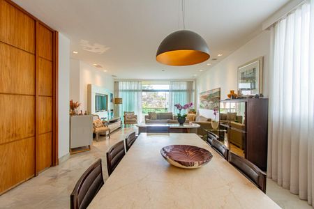 Apartamento à venda com 212m², 4 quartos e 3 vagas Apartamento à venda com 212m², 4 quartos e 3 vagasSala