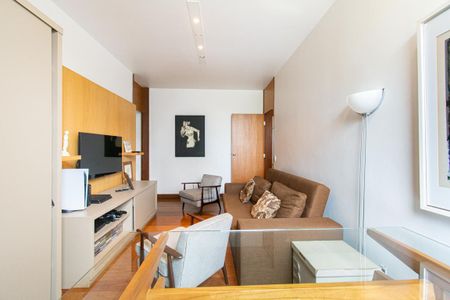 Apartamento à venda com 212m², 4 quartos e 3 vagas Apartamento à venda com 212m², 4 quartos e 3 vagasSala de TV