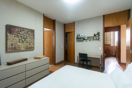 Apartamento à venda com 212m², 4 quartos e 3 vagas Apartamento à venda com 212m², 4 quartos e 3 vagasSuíte 1