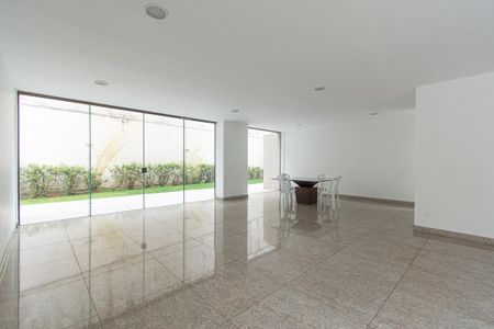 Apartamento à venda com 212m², 4 quartos e 3 vagas Apartamento à venda com 212m², 4 quartos e 3 vagasÁrea comum