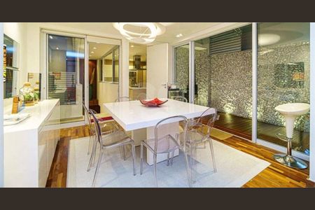 Casa à venda com 3 quartos, 450m² em Pacaembu, São Paulo