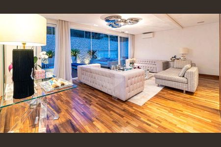 Casa à venda com 3 quartos, 450m² em Pacaembu, São Paulo