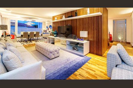 Casa à venda com 3 quartos, 450m² em Pacaembu, São Paulo