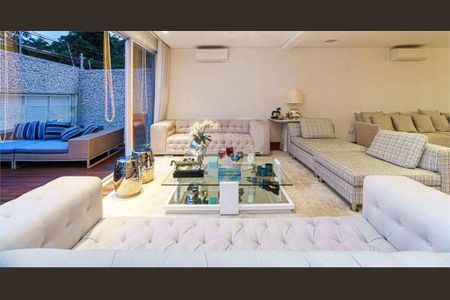 Casa à venda com 3 quartos, 450m² em Pacaembu, São Paulo