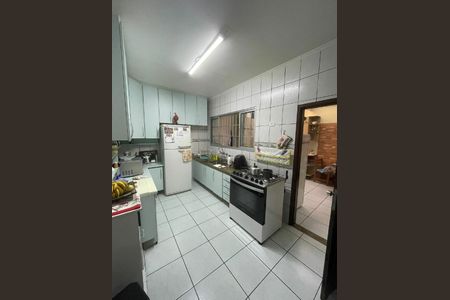 Casa à venda com 3 quartos, 280m² em Vila Scarpelli, Santo André