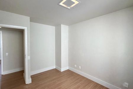 Apartamento à venda com 148m², 4 quartos e 2 vagasQuarto 3