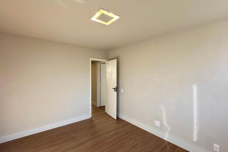 Apartamento à venda com 148m², 4 quartos e 2 vagasQuarto 2