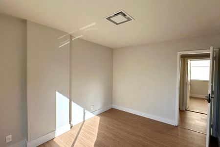 Apartamento à venda com 148m², 4 quartos e 2 vagasQuarto 2