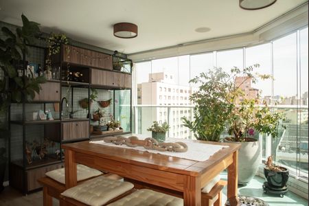 Apartamento à venda com 113m², 2 quartos e 3 vagasSala