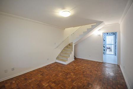 Sala de casa de condomínio para alugar com 2 quartos, 100m² em Rudge Ramos, São Bernardo do Campo