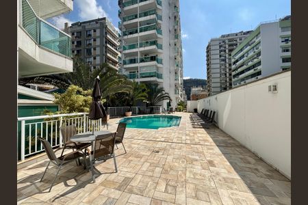 Apartamento para alugar com 130m², 3 quartos e 2 vagas Apartamento para alugar com 130m², 3 quartos e 2 vagasÁrea comum - piscina