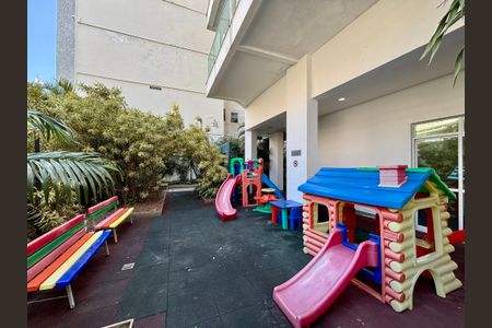 Apartamento para alugar com 130m², 3 quartos e 2 vagas Apartamento para alugar com 130m², 3 quartos e 2 vagasÁrea comum - playground
