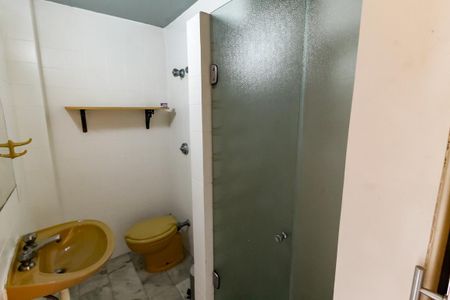 Apartamento à venda com 211m², 3 quartos e 3 vagas Apartamento à venda com 211m², 3 quartos e 3 vagasBanheiro da Suíte 1