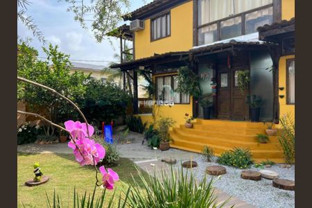 Casa de condomínio à venda com 400m², 3 quartos e 3 vagas