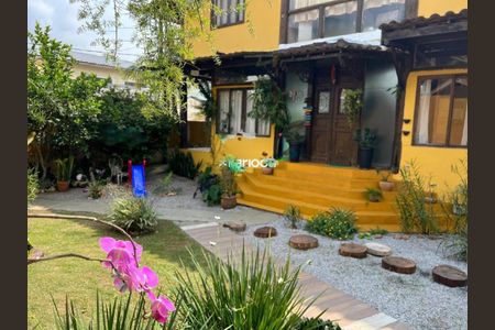 Casa de condomínio à venda com 400m², 3 quartos e 3 vagas