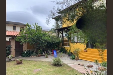 Casa de condomínio à venda com 400m², 3 quartos e 3 vagas