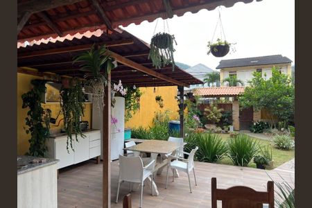 Casa de condomínio à venda com 400m², 3 quartos e 3 vagas