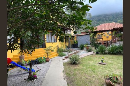 Casa de condomínio à venda com 400m², 3 quartos e 3 vagas