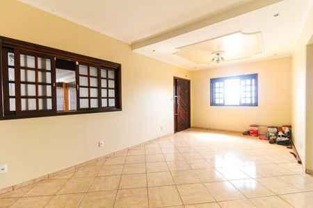 Casa para alugar com 150m², 3 quartos e 1 vaga Casa para alugar com 150m², 3 quartos e 1 vagaSala