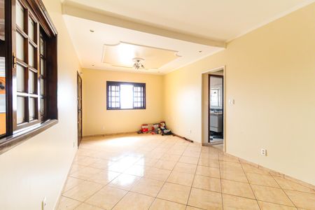 Sala de casa para alugar com 3 quartos, 150m² em Limoeiro, São Paulo