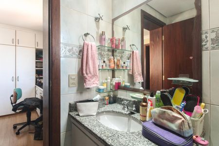 Apartamento à venda com 178m², 4 quartos e 3 vagasBanheiro Suíte 1