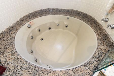 Apartamento à venda com 178m², 4 quartos e 3 vagasBanheiro Suíte 2