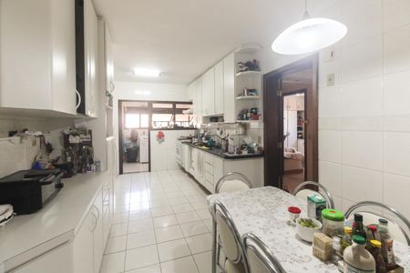 Apartamento à venda com 178m², 4 quartos e 3 vagasCozinha