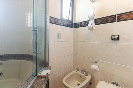 Apartamento à venda com 178m², 4 quartos e 3 vagasBanheiro Suíte 2