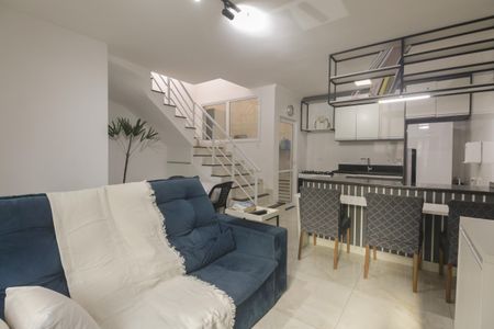 Casa à venda com 65m², 2 quartos e 2 vagas Casa à venda com 65m², 2 quartos e 2 vagasSala