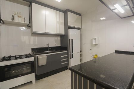 Casa à venda com 65m², 2 quartos e 2 vagas Casa à venda com 65m², 2 quartos e 2 vagasCozinha