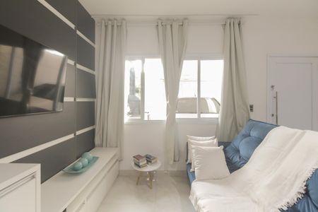 Casa à venda com 65m², 2 quartos e 2 vagas Casa à venda com 65m², 2 quartos e 2 vagasSala